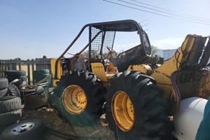 John Deere 440  Skidder